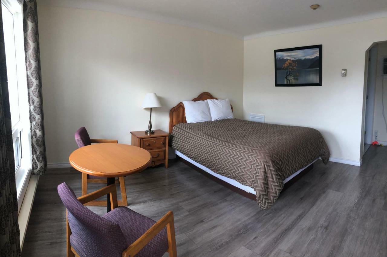 Century Motel Cornwall Bagian luar foto
