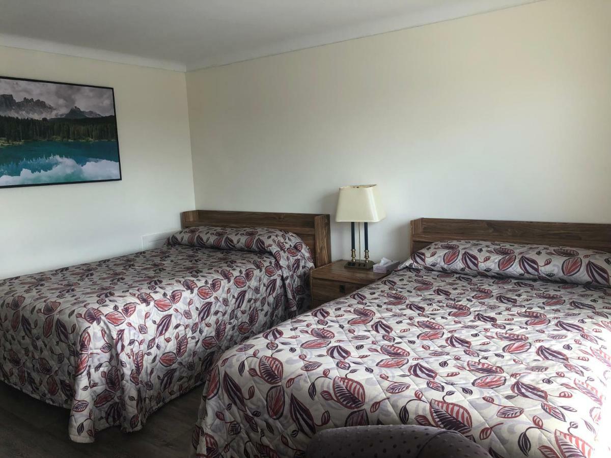 Century Motel Cornwall Bagian luar foto