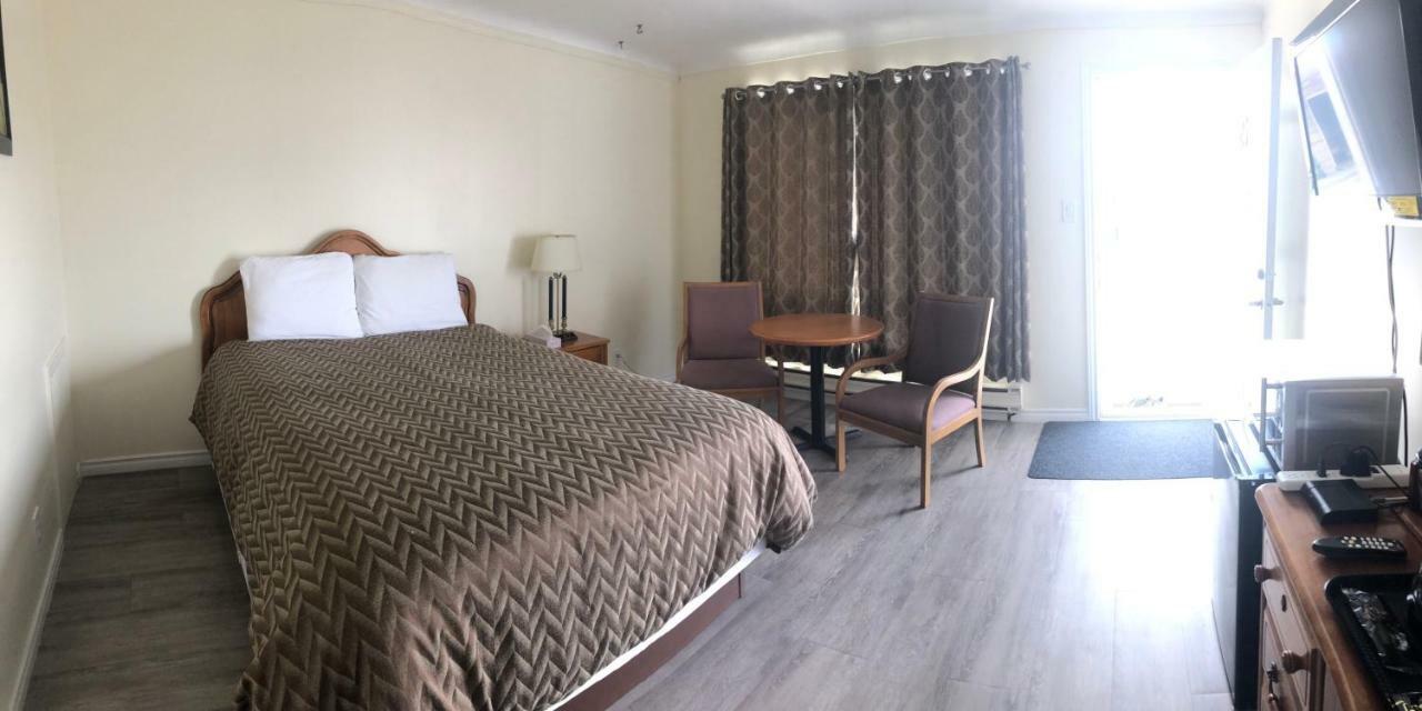 Century Motel Cornwall Bagian luar foto