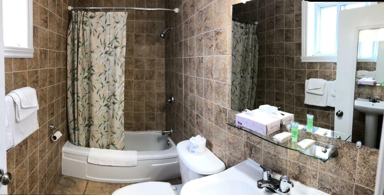 Century Motel Cornwall Bagian luar foto