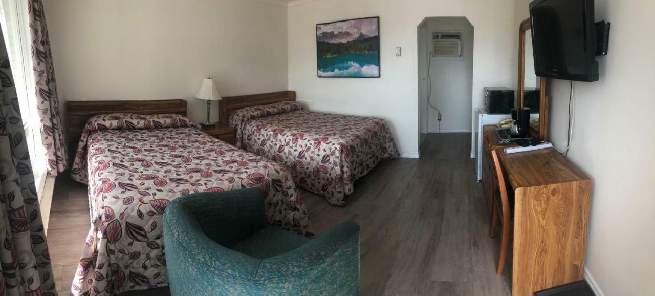 Century Motel Cornwall Bagian luar foto